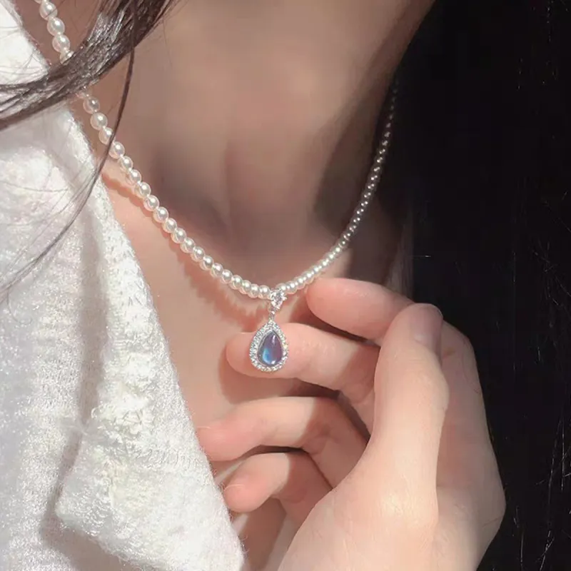 J&KINGLAY Faux Pearl Necklaces Women's-3