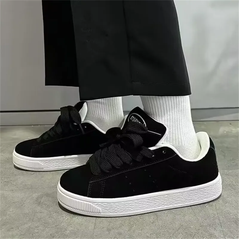 Crocodile Low Top Skateboard Shoes Women's Black-1