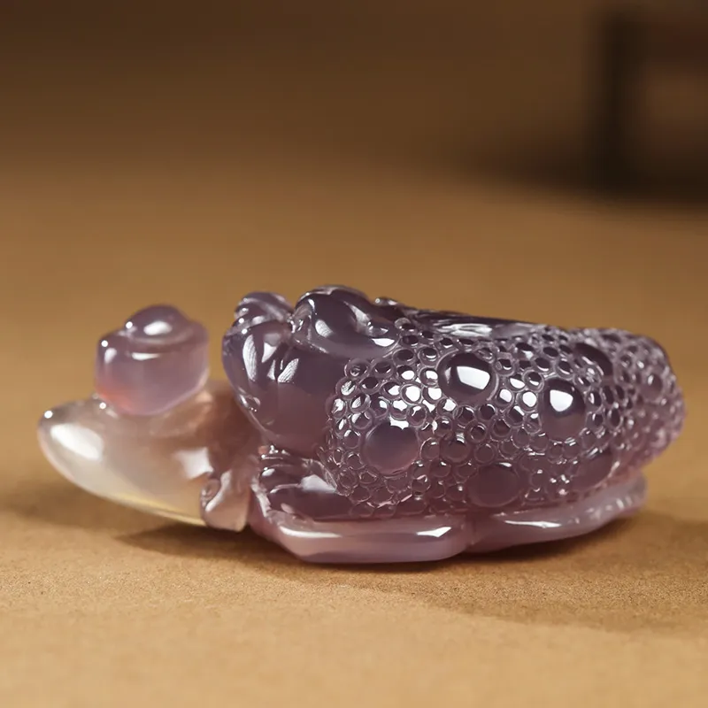 Phoenisess Chalcedony Carved Ornaments Unisex-5