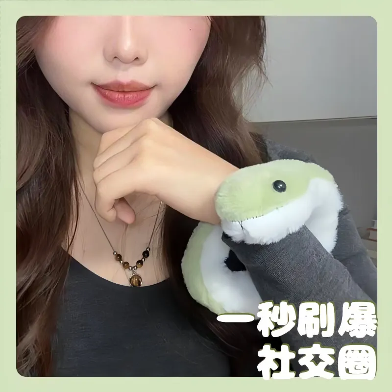 CANDY PLANET Plush Pendants Unisex-3