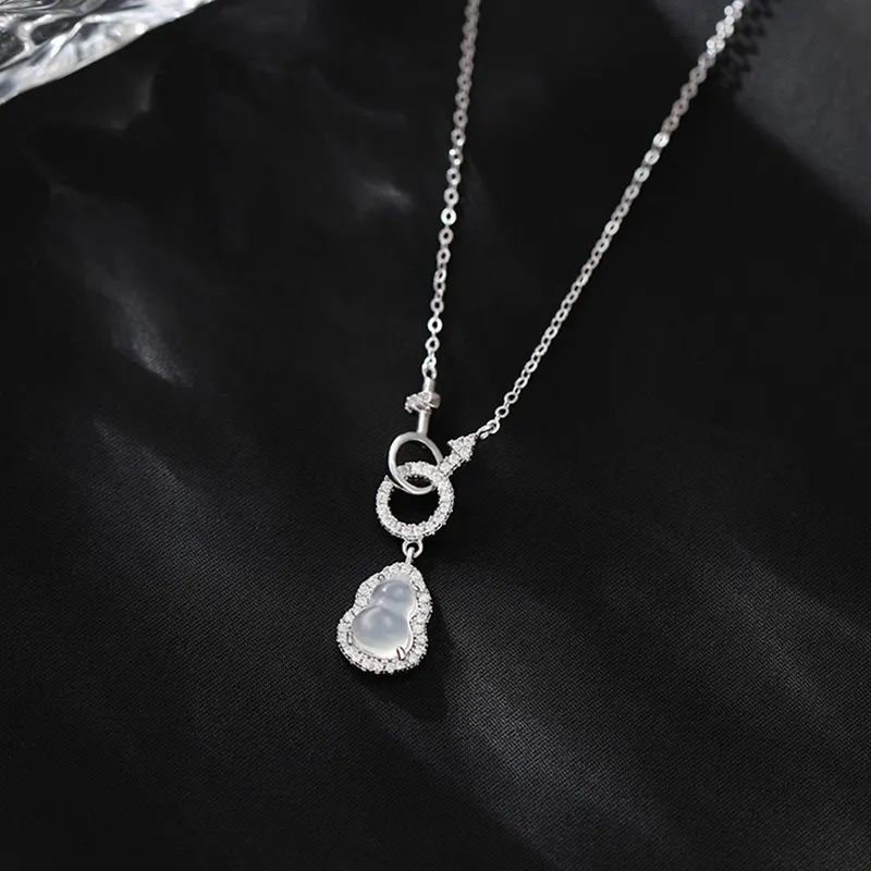 Bubble Scallops Chalcedony Necklaces Unisex-1