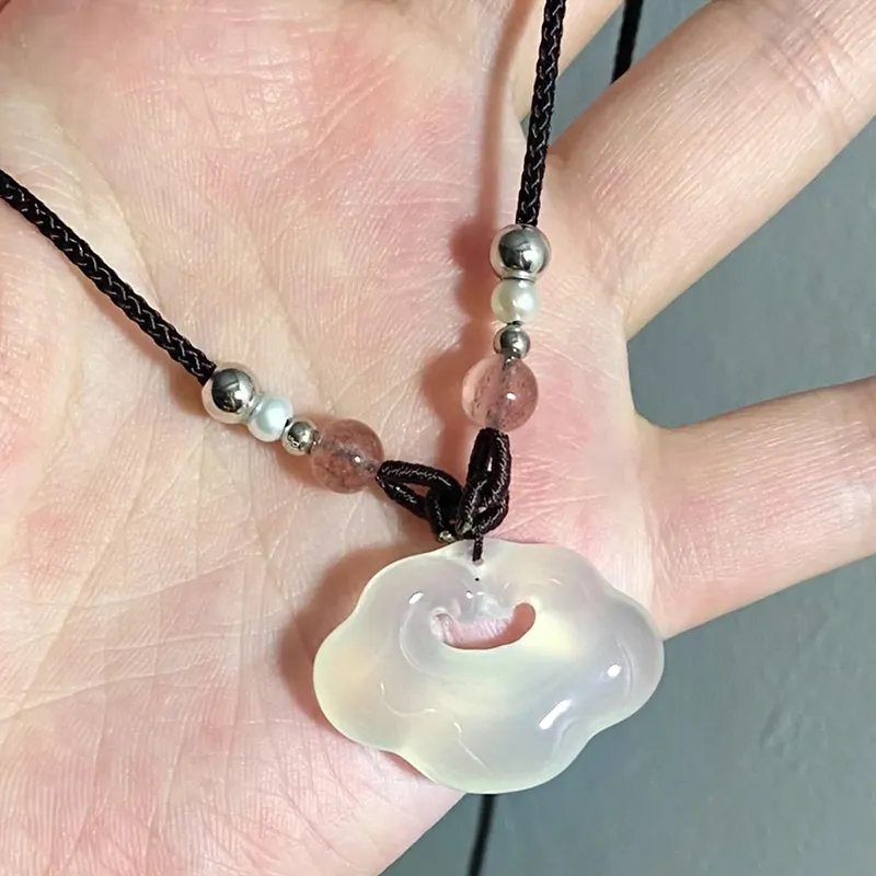 Bubble Scallops Chalcedony Necklaces Unisex-5