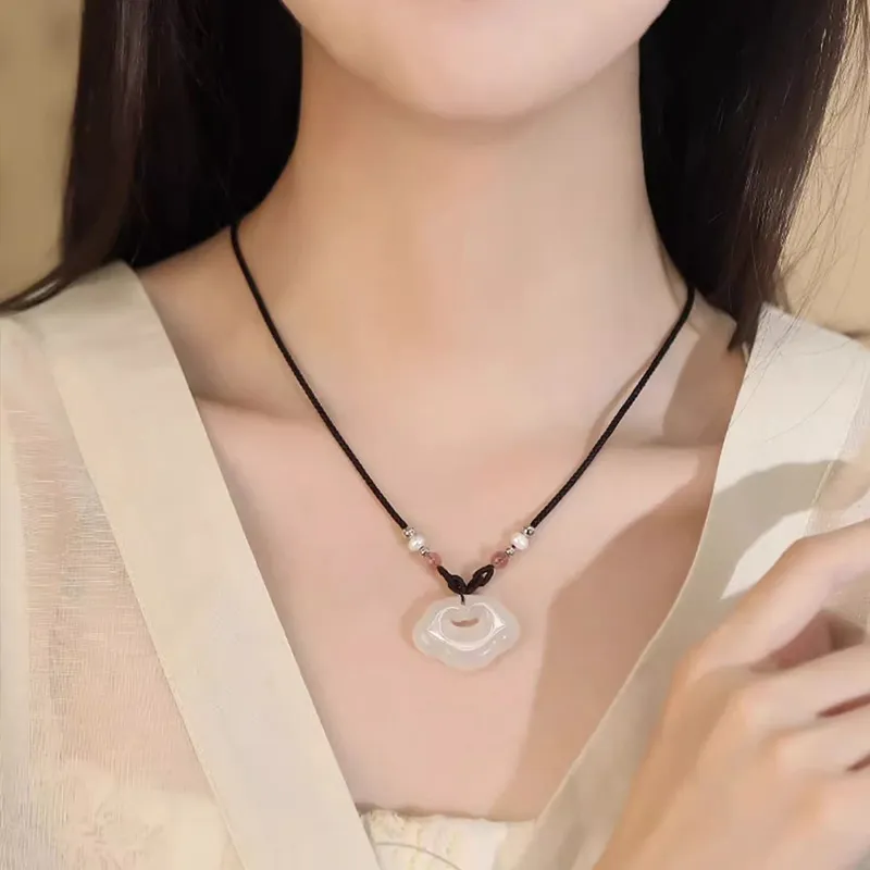 Bubble Scallops Chalcedony Necklaces Unisex-2