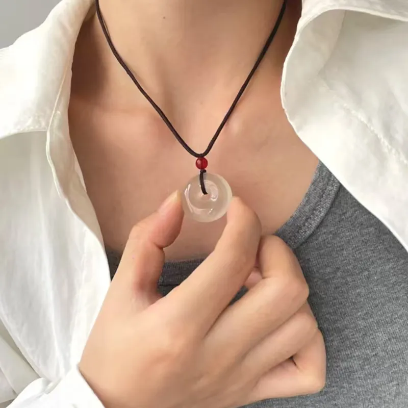 Bubble Scallops Chalcedony Necklaces Unisex-1