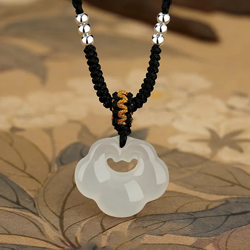 Bubble Scallops Chalcedony Necklaces Unisex-1