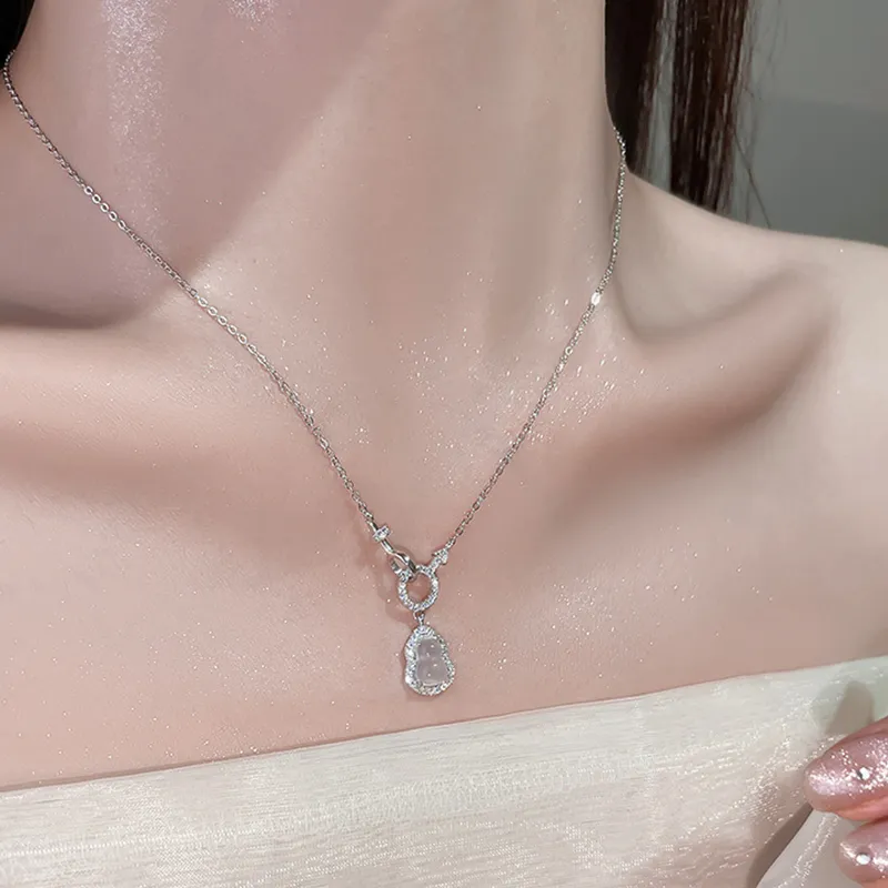 Bubble Scallops Chalcedony Necklaces Unisex-2