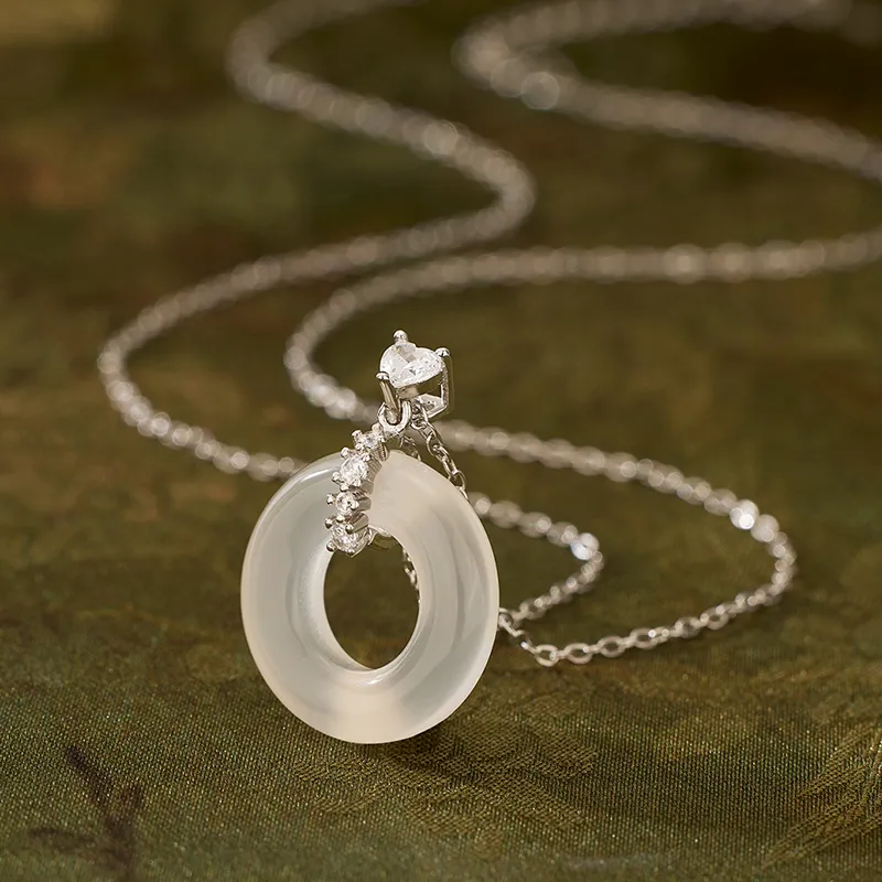 Bubble Scallops Chalcedony Necklaces Unisex-2