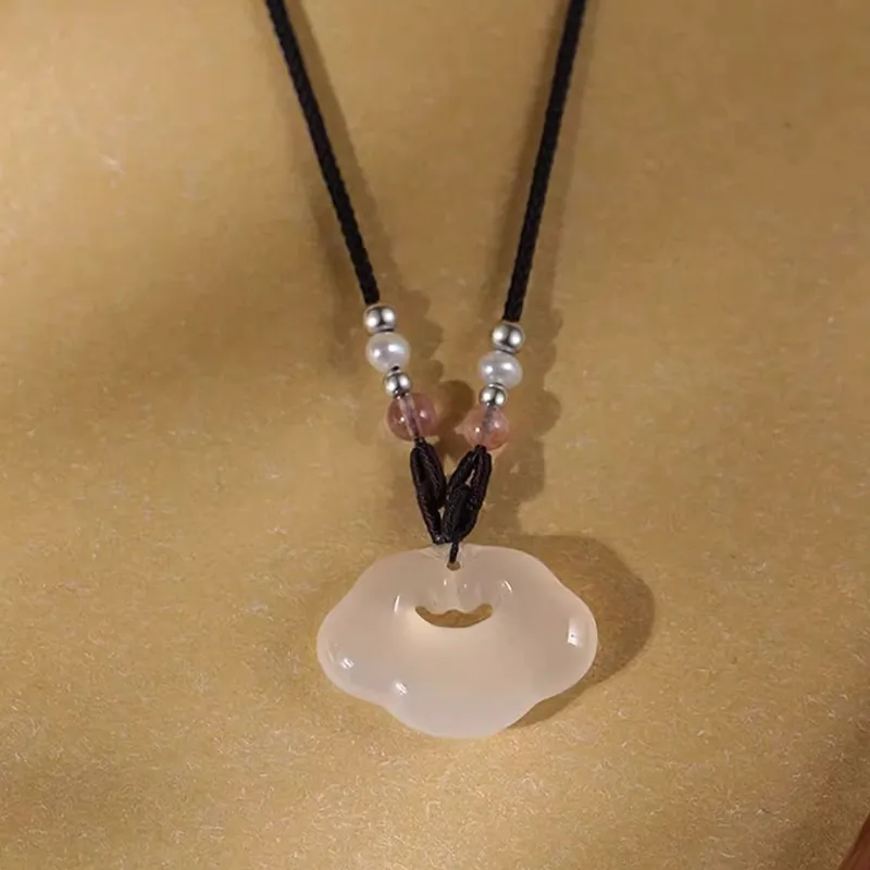 Bubble Scallops Chalcedony Necklaces Unisex-1