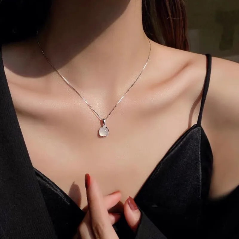Bubble Scallops Chalcedony Jade Necklaces Women's-1