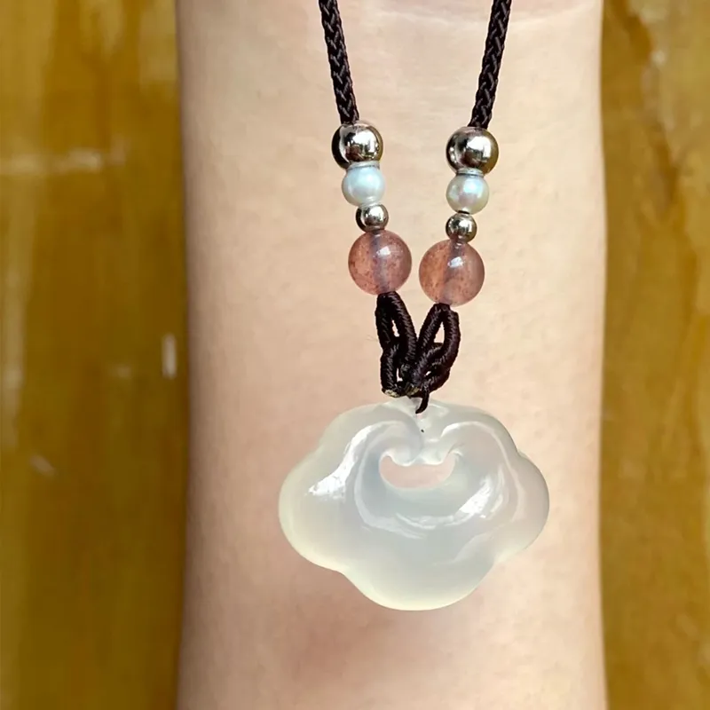 Bubble Scallops Chalcedony Necklaces Unisex-4