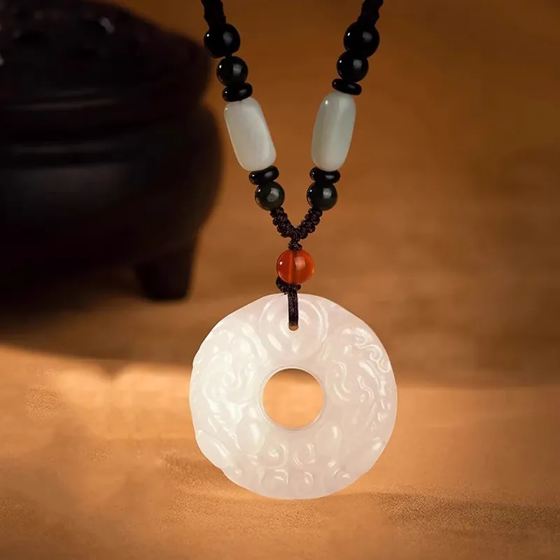 Bubble Scallops Chalcedony Necklaces Unisex-1
