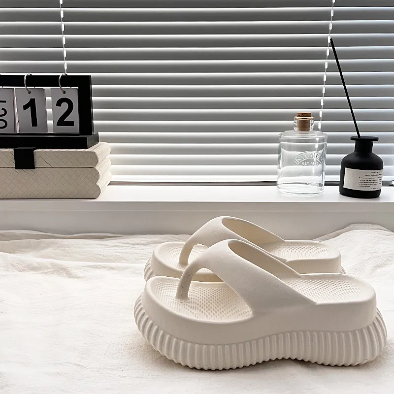 Mrs. Hui Slippers / Home Slippers-1