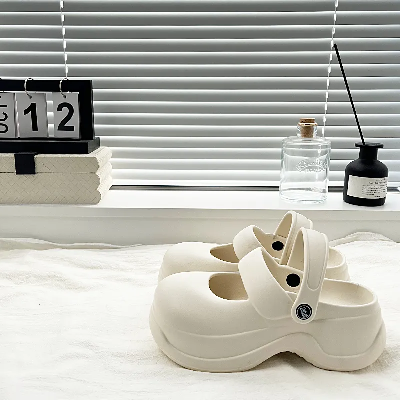 Mrs. Hui Slippers / Home Slippers-1