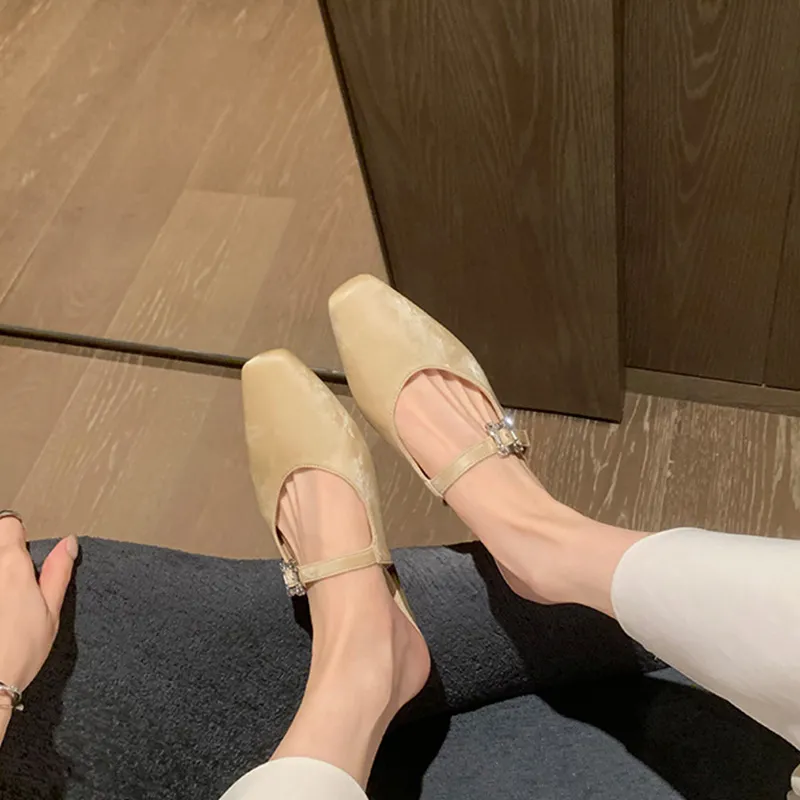 City Camel Quiet Closed Toe Slippers Women's-6