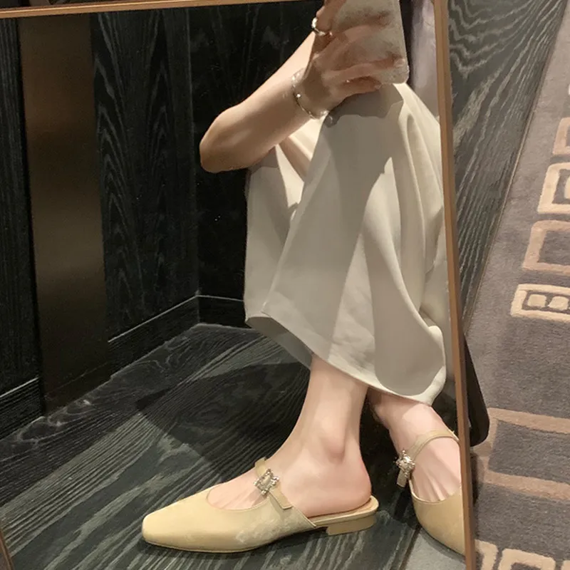 City Camel Quiet Closed Toe Slippers Women's-10