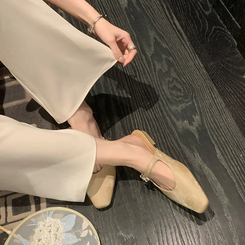 City Camel Quiet Closed Toe Slippers Women's-7