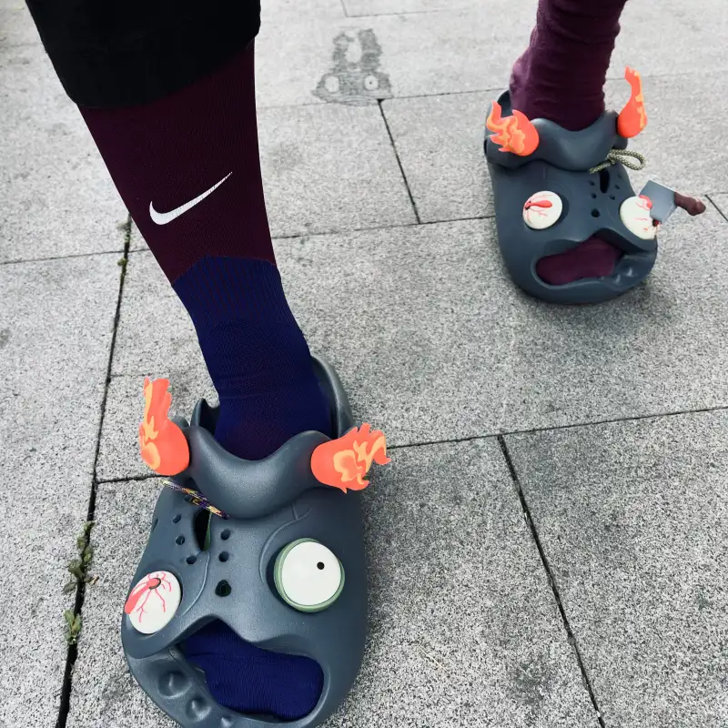 HelloSlippers Mr. Skully Zombie With A Kitchen Knife, Clogs Unisex-9