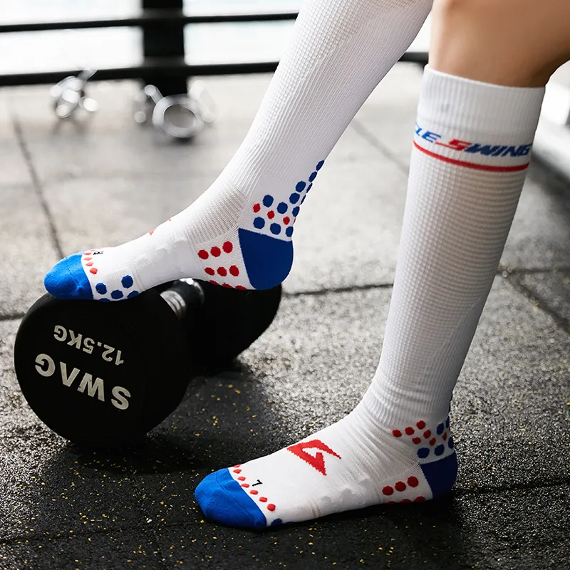 MUSCLESWING Knee High Socks Unisex 1 Pack White-2