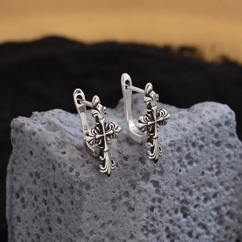 Quarqor Brass Stud Earrings Unisex-4