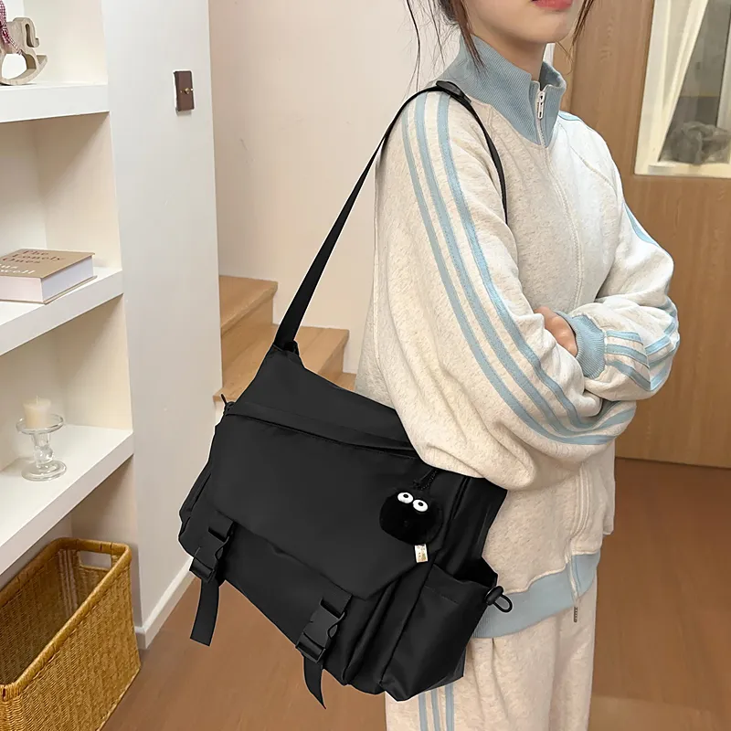 DCLOUD Membrana Dermalis Shoulder Bag Regular Unisex Multicolor-9