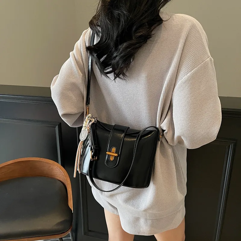 XIANGSU PU Shoulder Bag Regular Women's Silver/White/Pink/Black-21