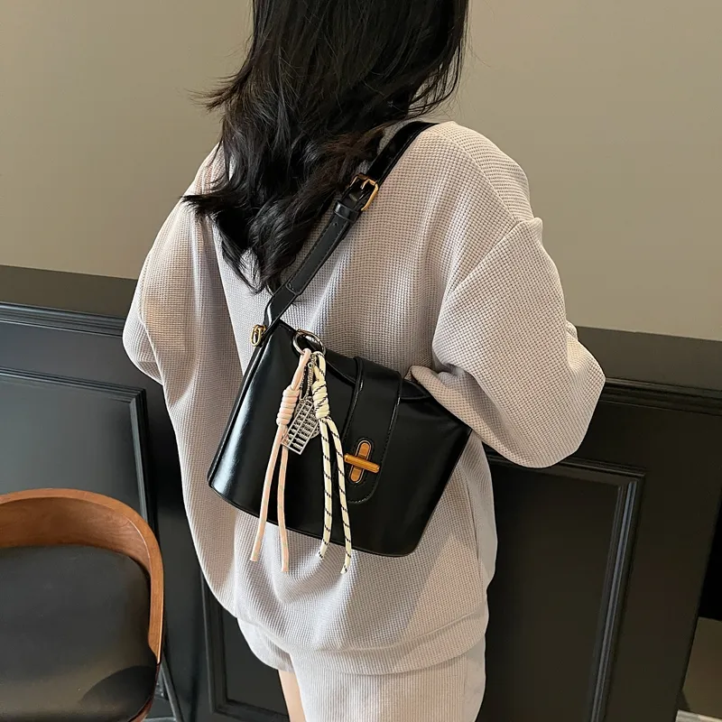 XIANGSU PU Shoulder Bag Regular Women's Silver/White/Pink/Black-19
