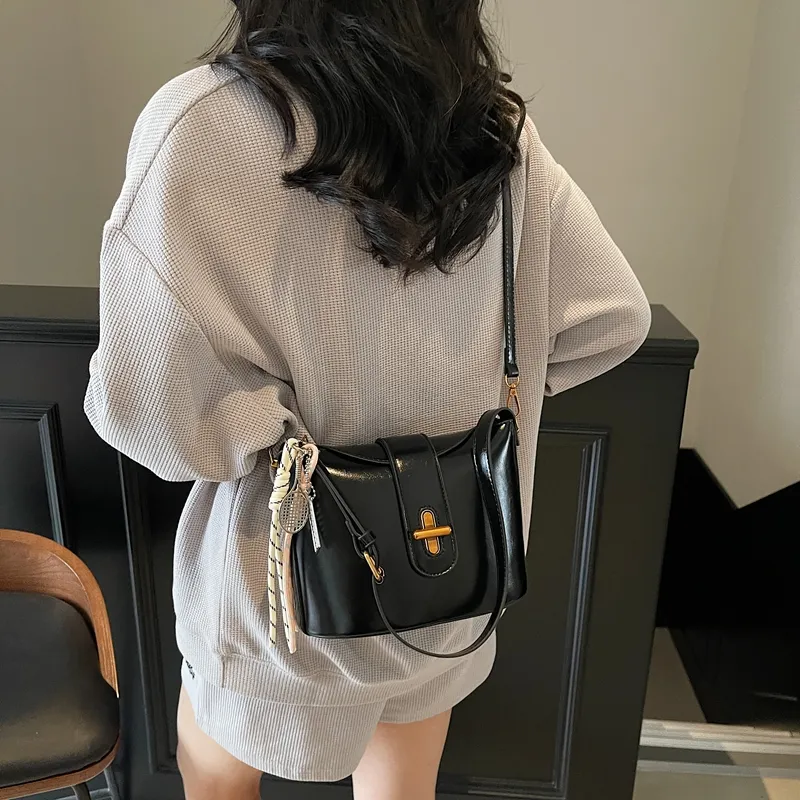 XIANGSU PU Shoulder Bag Regular Women's Silver/White/Pink/Black-23