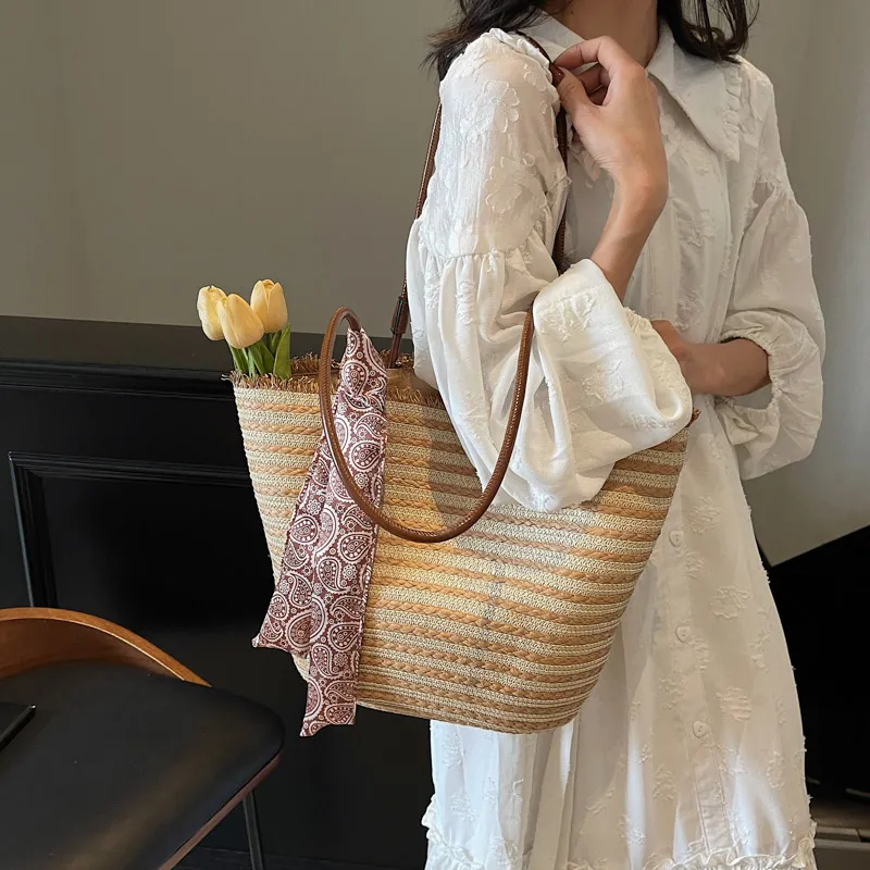 Yalu Straw Woven Shoulder Bag Women's Black/Khaki-2