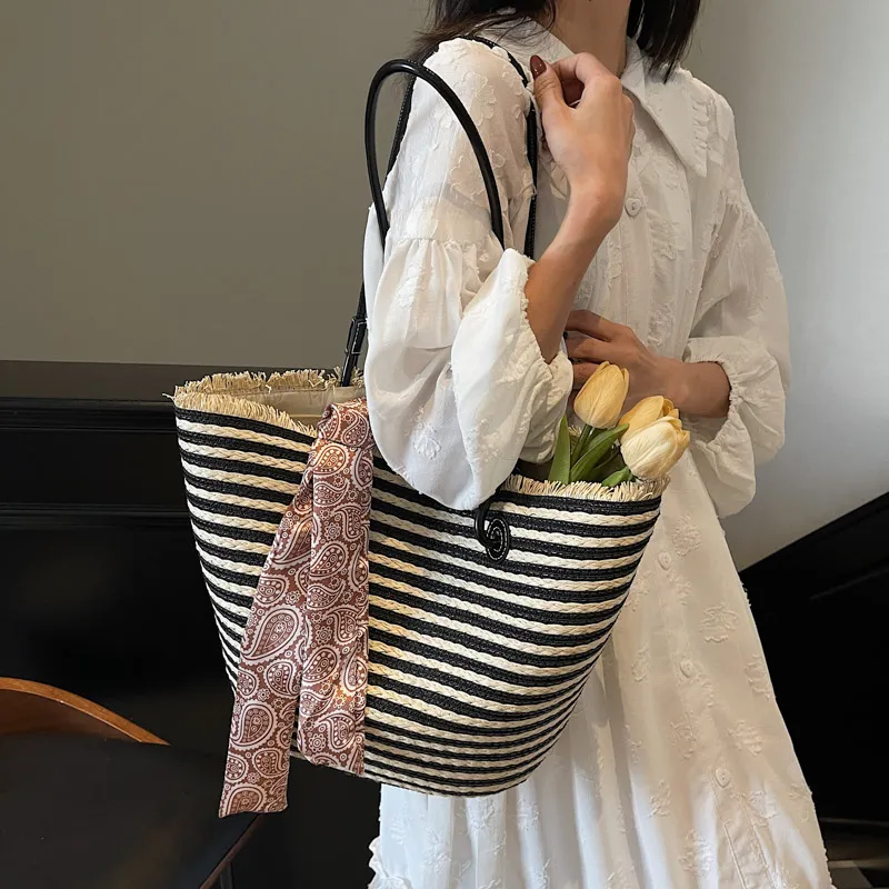 Yalu Straw Woven Shoulder Bag Women's Black/Khaki-8