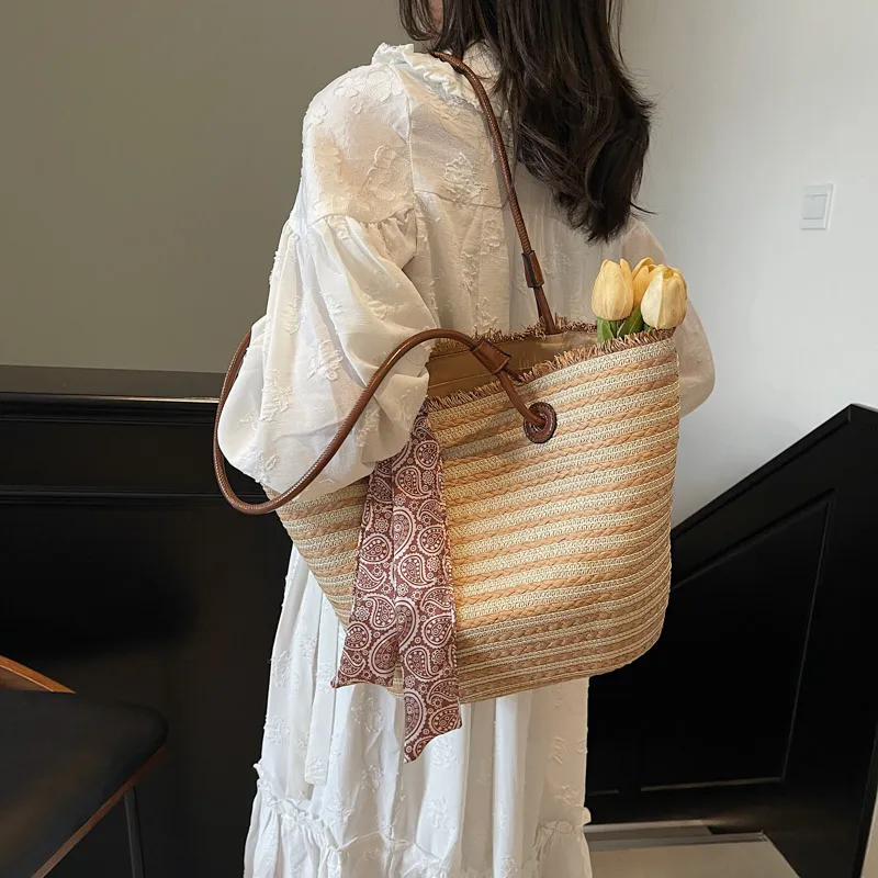 Yalu Straw Woven Shoulder Bag Women's Black/Khaki-1