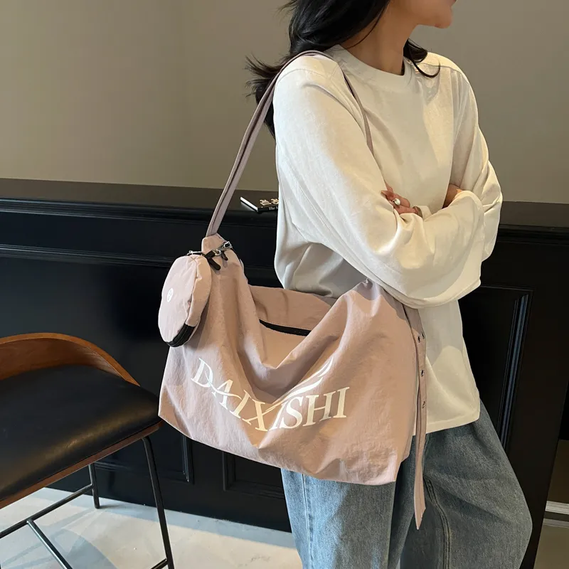 Yalu Nylon Shoulder Bag Women's Multicolor-12