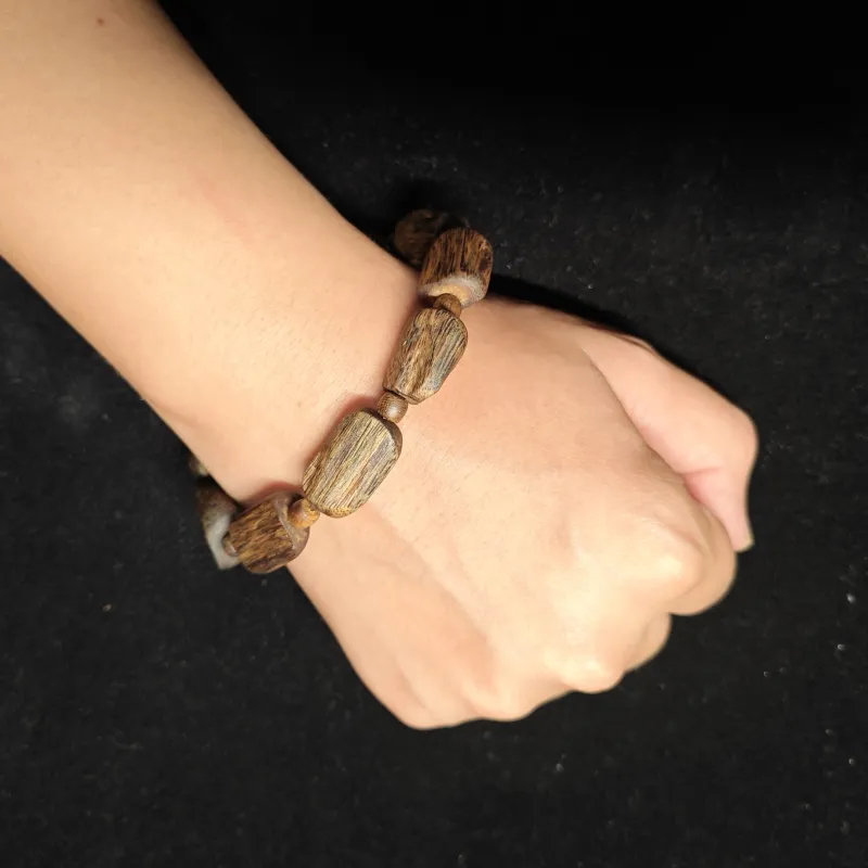 Guansha Qinan Agarwood 14.9g Beaded Bracelet Unisex-4