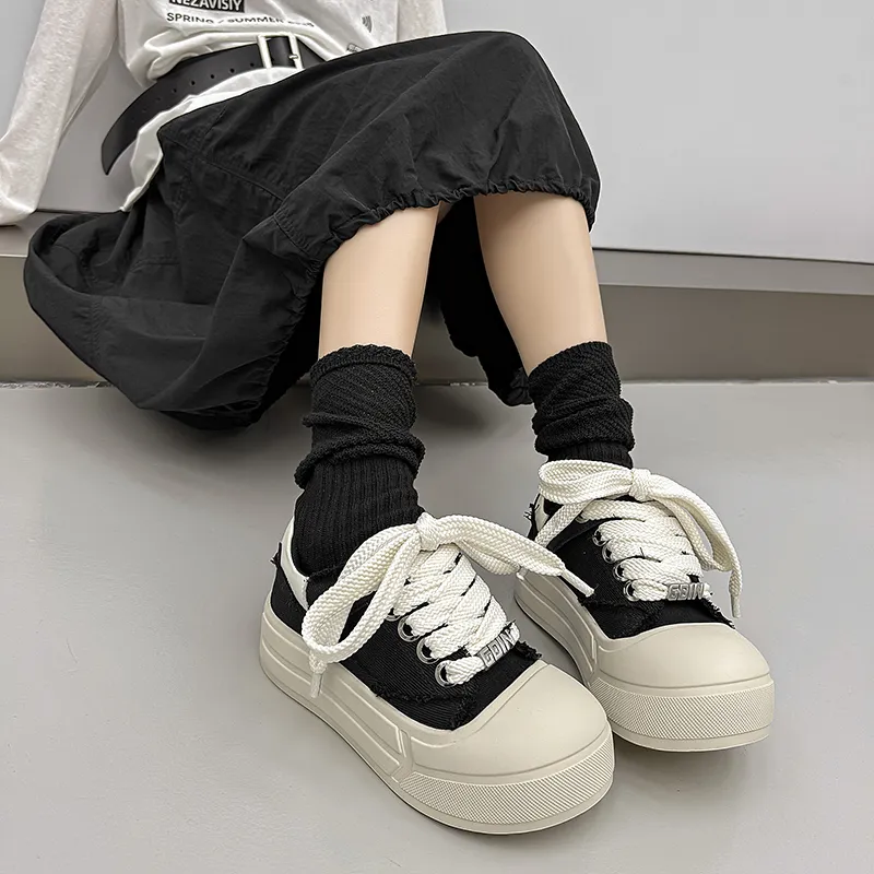 MOMGOG Low Top Skateboard Shoes Unisex Black-5