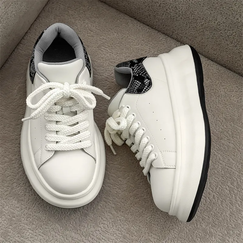 MOMGOG Low Top Skateboard Shoes Unisex-9