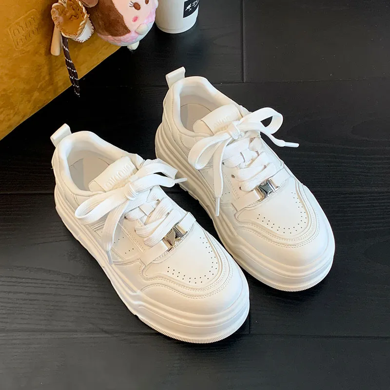 MOMGOG Abrasion Resistant Breathable Height Increasing Low Top Skateboard Shoes Women's White-3
