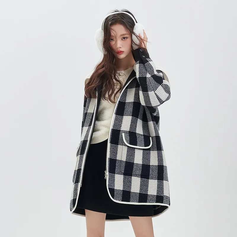 JESSYLINE Velvet feel Coat Women's Black Beige-1