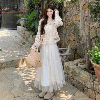 JECCI FIVE Skirt Set Women's White Two Piece Set