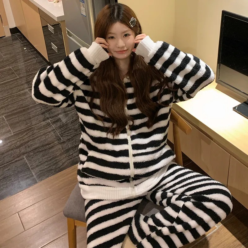 Sleeping Beauty Pajama Set Women's Image Color-3