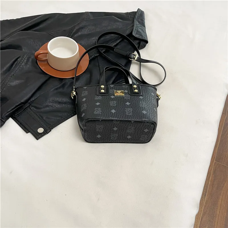 SUN EARTH &U PU Handbag Unisex Multicolor-7