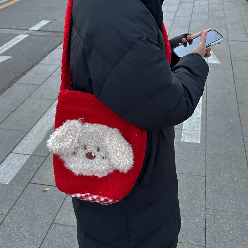 SUN ERATH&U Lambswool Crossbody Bag Women's Red Puppy-5