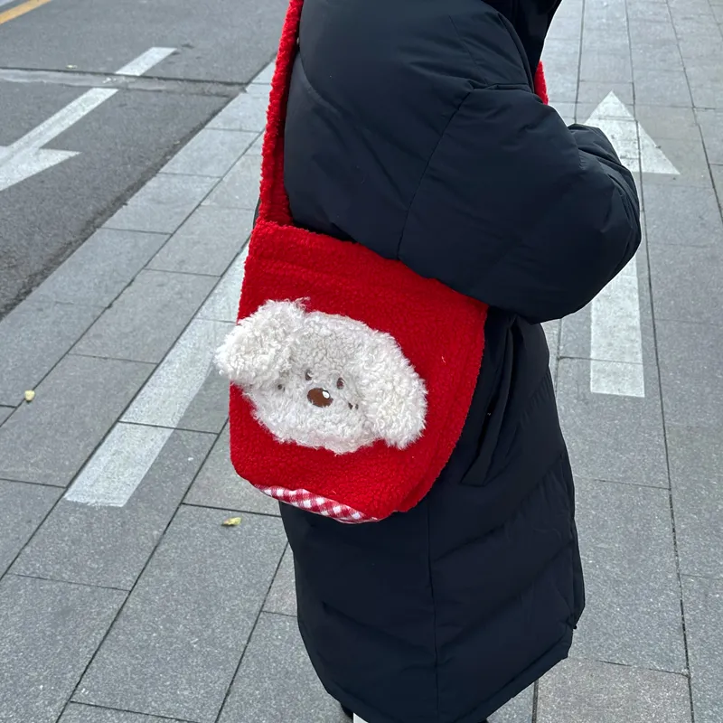 SUN ERATH&U Lambswool Crossbody Bag Women's Red Puppy-3