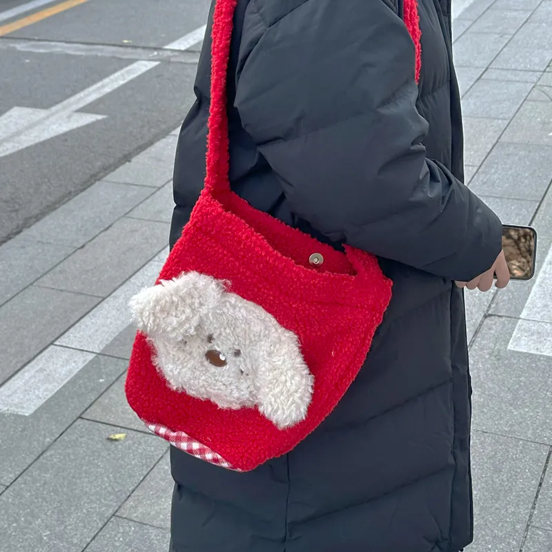 SUN ERATH&U Lambswool Crossbody Bag Women's Red Puppy-4