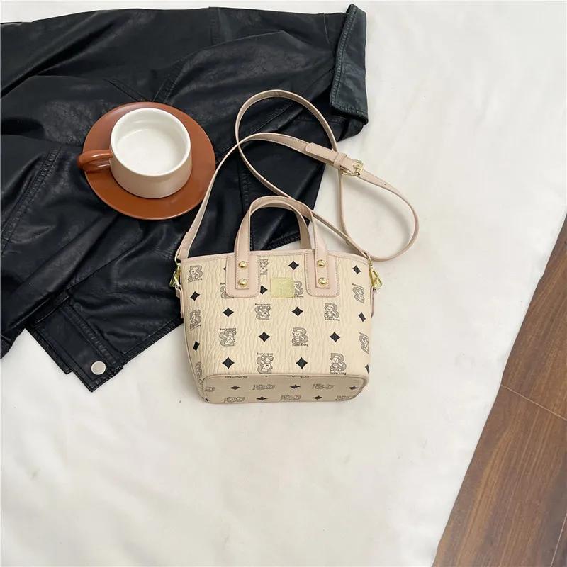 SUN EARTH &U PU Handbag Unisex Multicolor-3