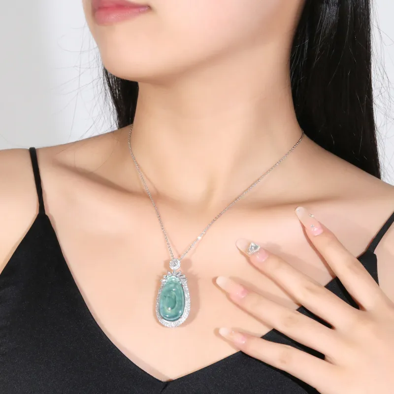 Green Craftsman Ice Glutinous Necklaces Women's-1