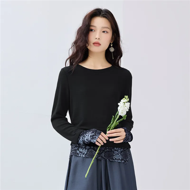 UNIQLO Regular T Shirt Women's Snakeskin Print Black-6