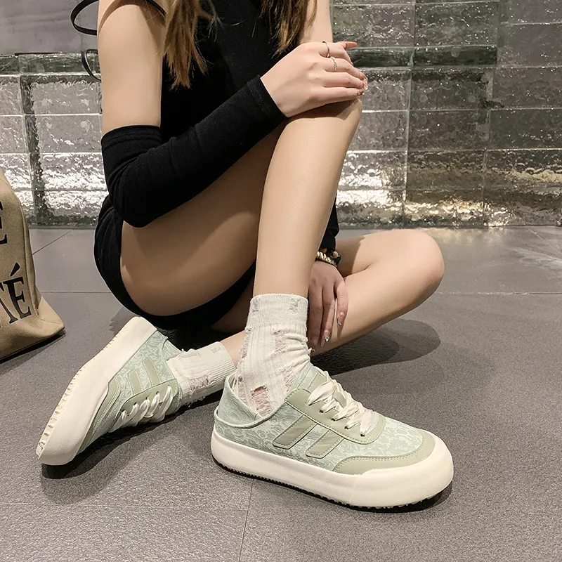 Alxnan Low Top Skateboard Shoes Women's-9