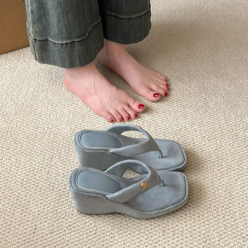 Alxnan Slip Resistant Flip Flops Women's-9