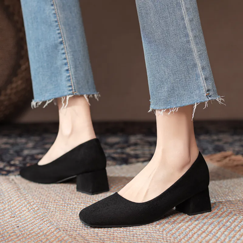 Alxnan Chunky Heel High Heels Women's Black-3