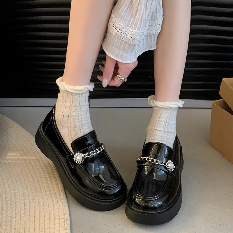 Alxnan Loafers Women's Black-1