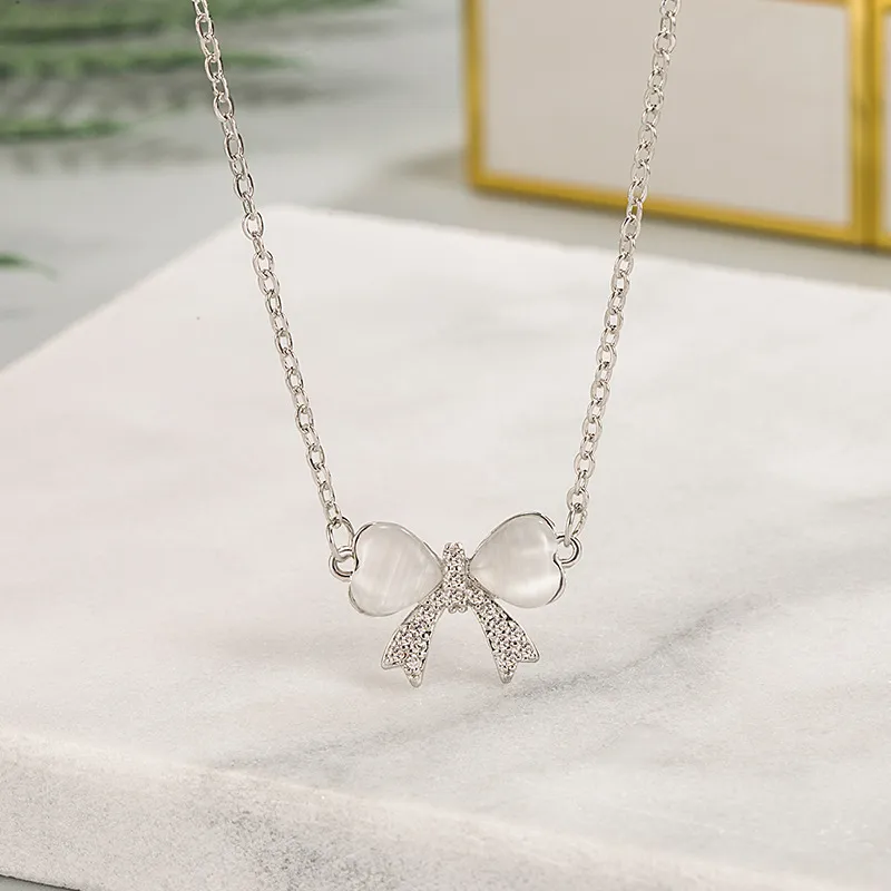 WINGSTOP Glass Cat Eye Necklaces Women's-2